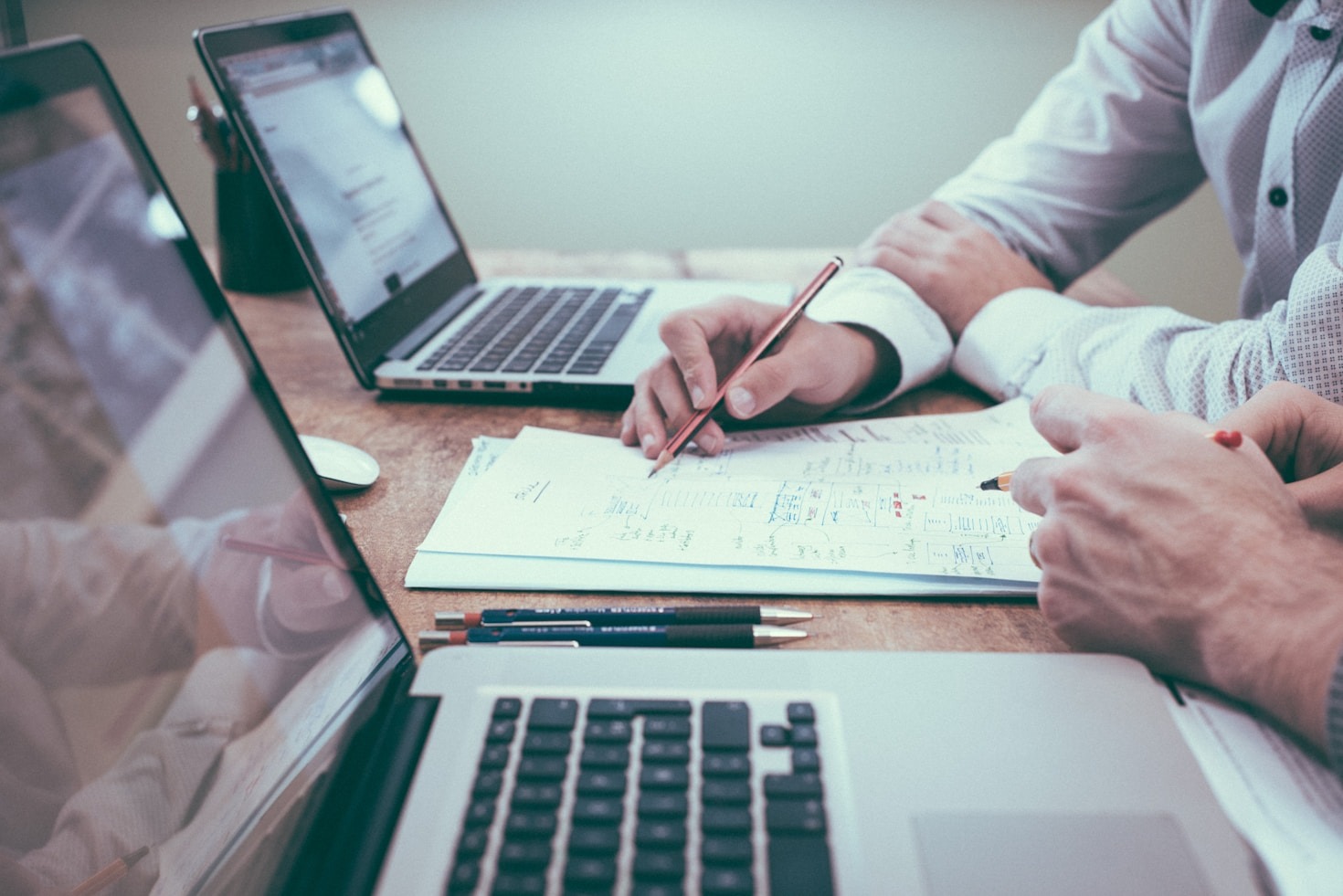 AI and Human Expertise: EmpowerNow’s Secret Weapon